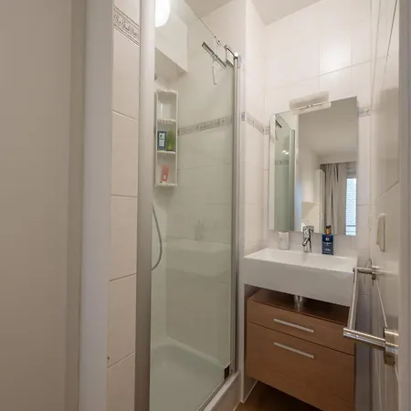 Near Rubensplein Apartman *